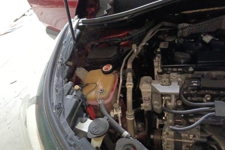 Used Toyota IZOA 2018 2.0L Yichi Version China VI Standard Engine Bay Right