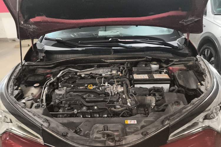 Used Toyota IZOA 2018 2.0L Yichi Version China VI Standard Engine Bay