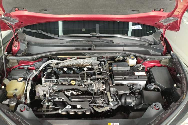 Used Toyota IZOA 2018 2.0L Yichi Version China VI Standard Engine Bay