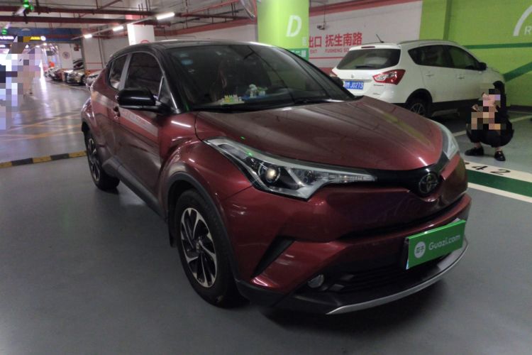 Used Toyota IZOA 2018 2.0L Yichi Edition China V Standard Front Right 45 Deg