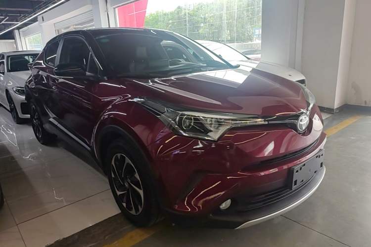 Used Toyota IZOA 2018 2.0L Yichi Version China VI Standard Front Right 45 Deg