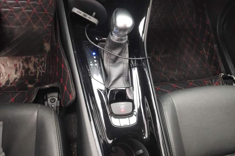 Used Toyota IZOA 2018 2.0L Yichi Version China VI Standard Gear Lever