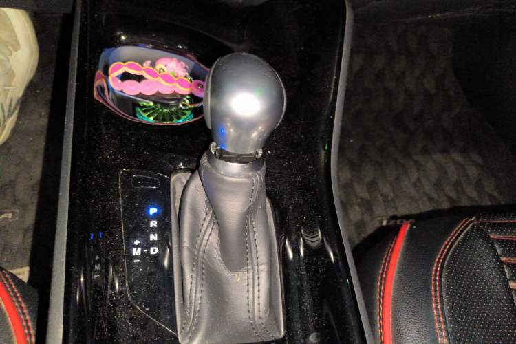 Used Toyota IZOA 2018 2.0L Yichi Edition China V Standard Gear Lever