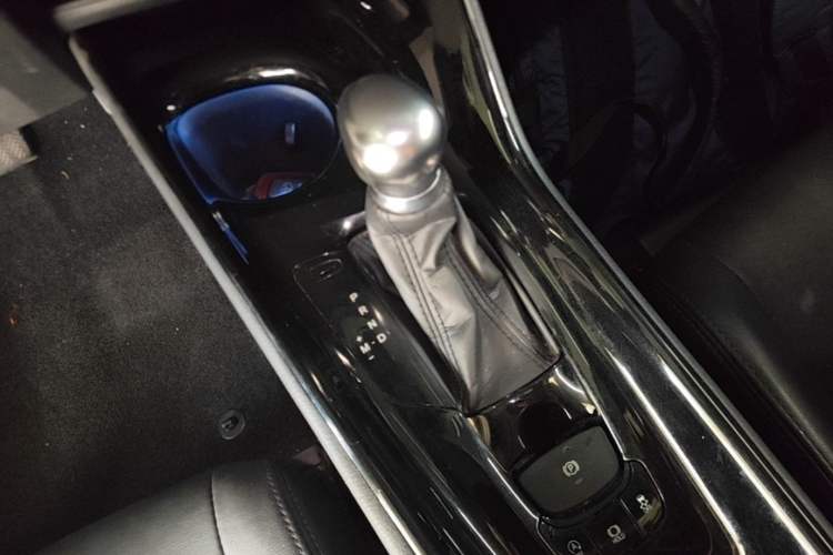 Used Toyota IZOA 2018 2.0L Yichi Edition China V Standard Gear Lever