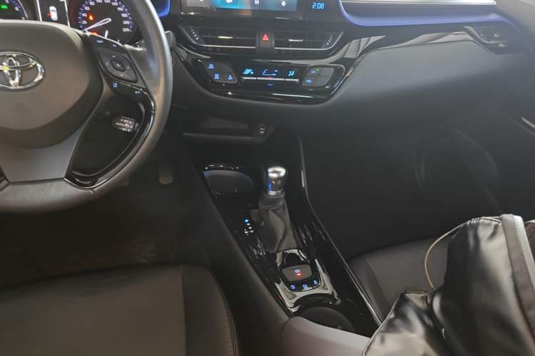 Used Toyota IZOA 2018 2.0L Yichi Edition China V Standard Gear Lever