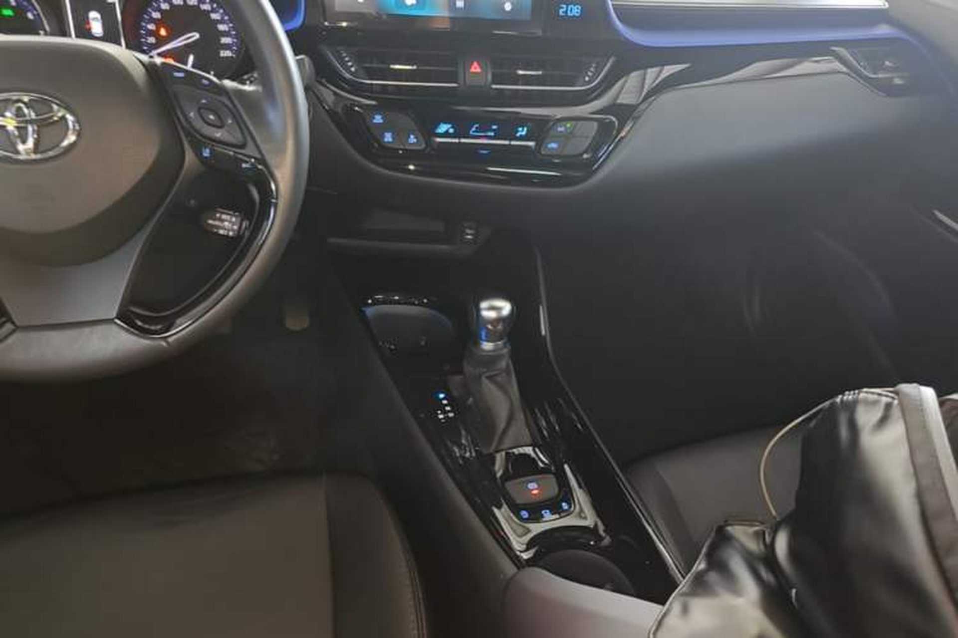 Used Toyota IZOA 2018 2.0L Yichi Edition China V Standard Gear Lever
