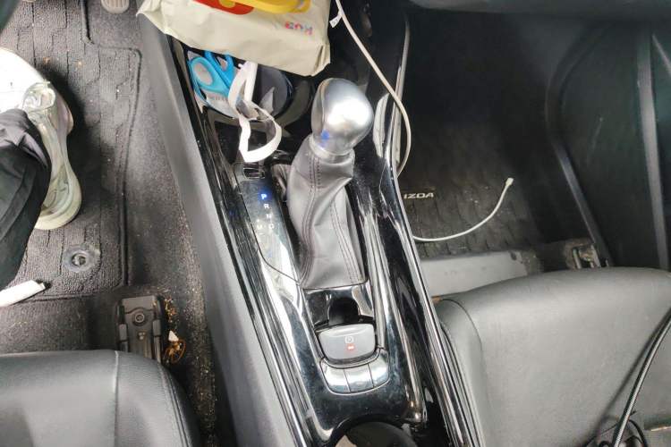 Used Toyota IZOA 2018 2.0L Yichi Version China VI Standard Gear Lever