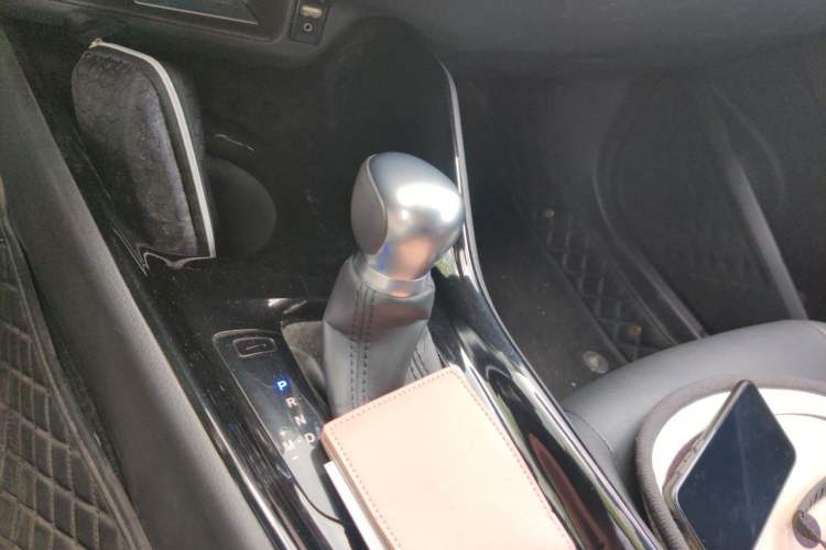 Used Toyota IZOA 2018 2.0L Yichi Version China VI Standard Gear Lever