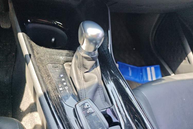 Used Toyota IZOA 2018 2.0L Yichi Edition China V Standard Gear Lever