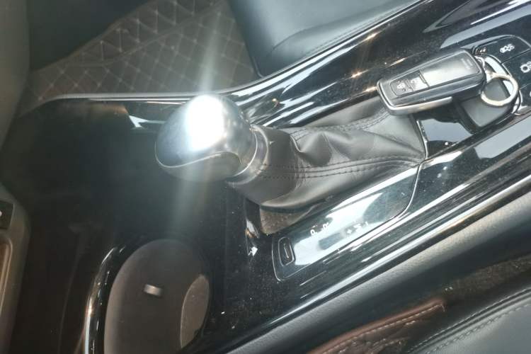 Used Toyota IZOA 2018 2.0L Yichi Version China VI Standard Gear Lever
