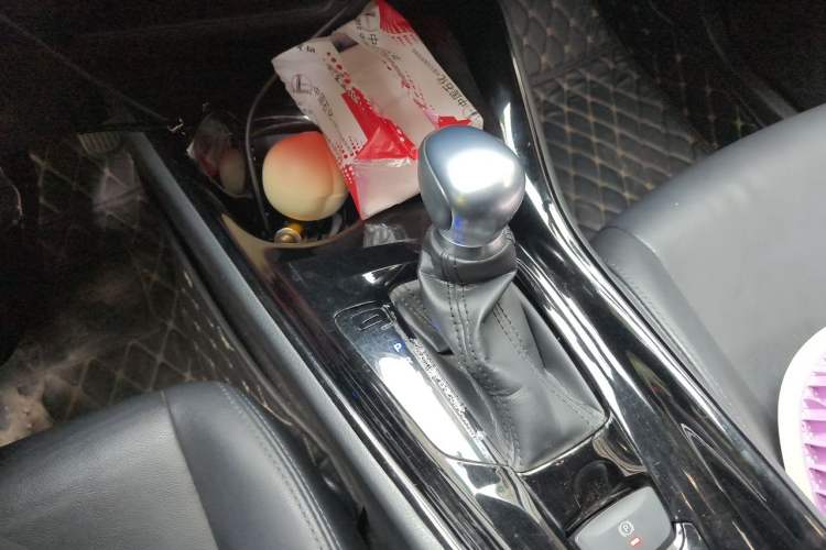 Used Toyota IZOA 2018 2.0L Yichi Version China VI Standard Gear Lever