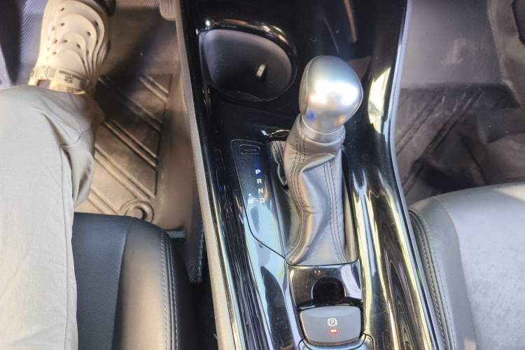 Used Toyota IZOA 2018 2.0L Yichi Version China VI Standard Gear Lever