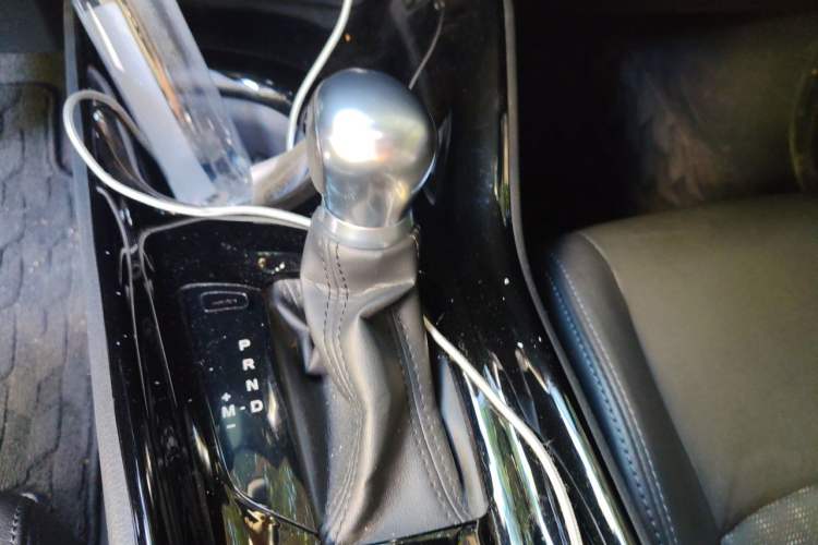 Used Toyota IZOA 2018 2.0L Yichi Version China VI Standard Gear Lever
