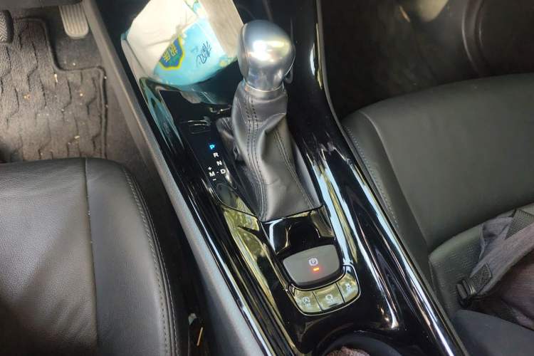 Used Toyota IZOA 2018 2.0L Yichi Version China VI Standard Gear Lever