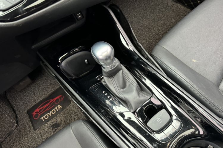 Used Toyota IZOA 2018 2.0L Yichi Version China VI Standard Gear Lever