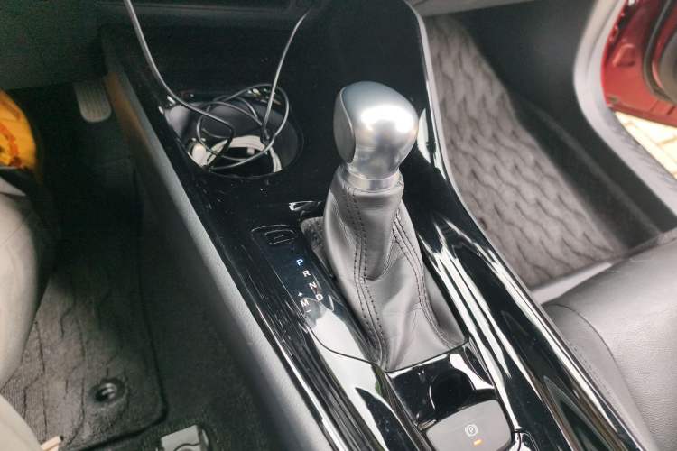 Used Toyota IZOA 2018 2.0L Yichi Edition China V Standard Gear Lever
