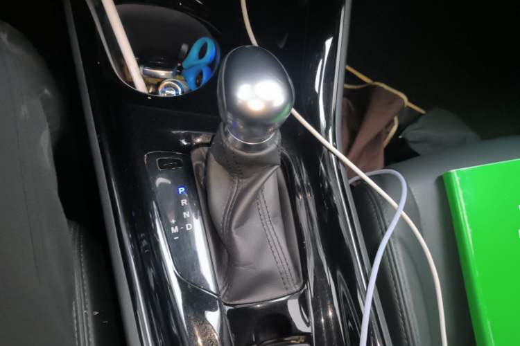 Used Toyota IZOA 2018 2.0L Yichi Version China VI Standard Gear Lever