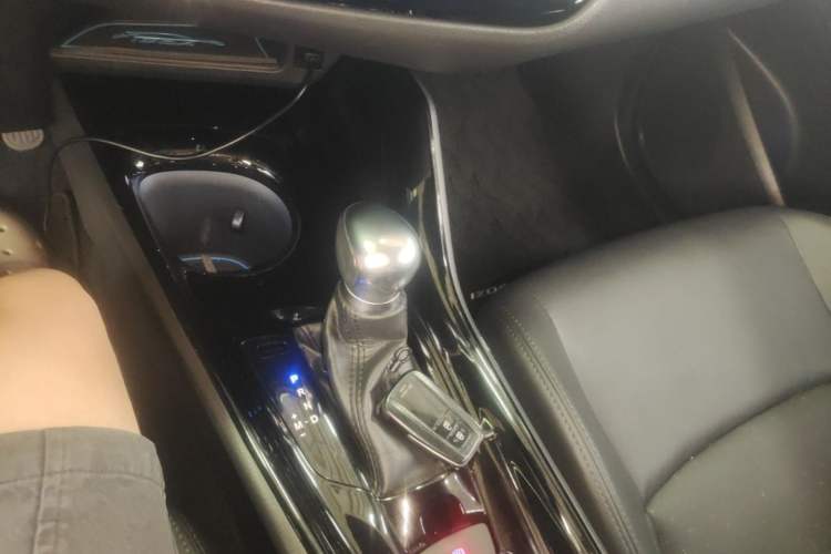Used Toyota IZOA 2018 2.0L Yichi Edition China V Standard Gear Lever