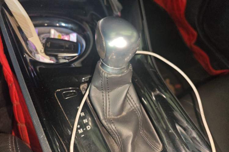 Used Toyota IZOA 2018 2.0L Yichi Version China VI Standard Gear Lever