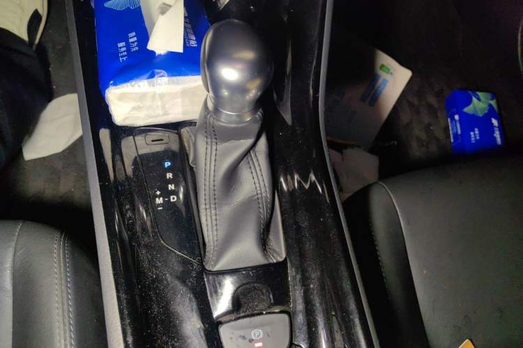 Used Toyota IZOA 2018 2.0L Yichi Version China VI Standard Gear Lever