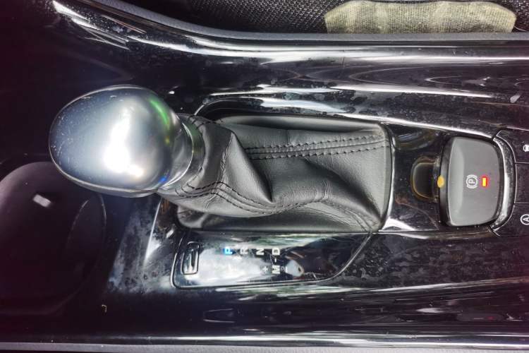 Used Toyota IZOA 2018 2.0L Yichi Version China VI Standard Gear Lever