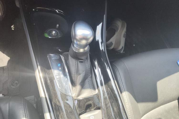Used Toyota IZOA 2018 2.0L Yichi Edition China V Standard Gear Lever