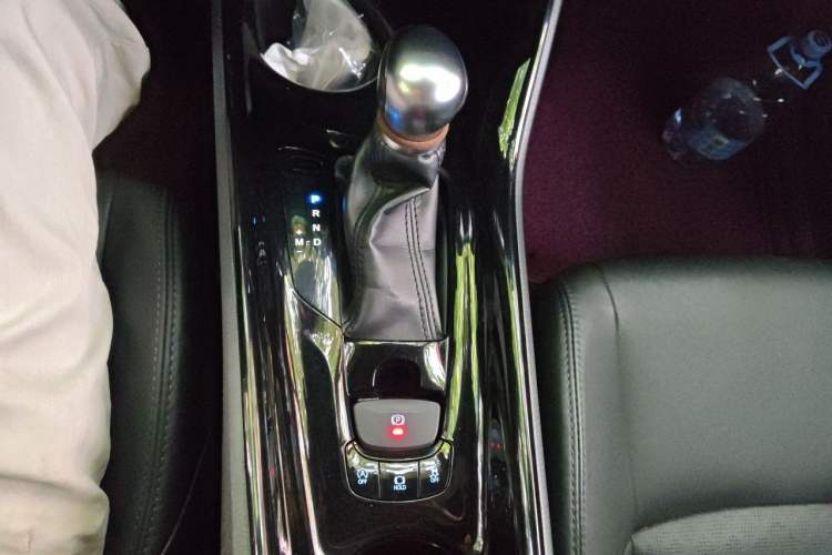 Used Toyota IZOA 2018 2.0L Yichi Edition China V Standard Gear Lever