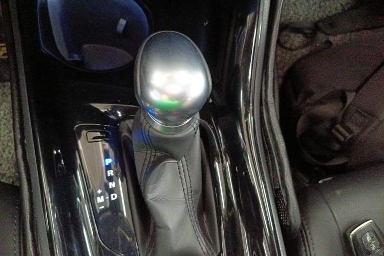Used Toyota IZOA 2018 2.0L Yichi Version China VI Standard Gear Lever