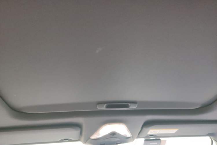 Used Toyota IZOA 2018 2.0L Yichi Version China VI Standard Headliner