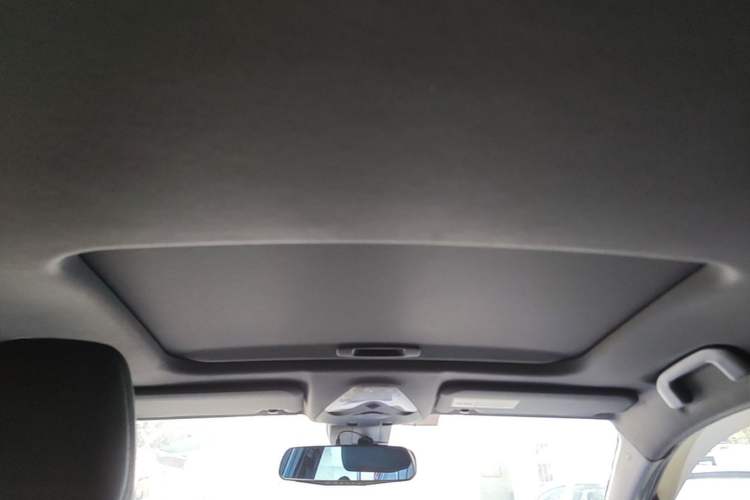 Used Toyota IZOA 2018 2.0L Yichi Version China VI Standard Headliner