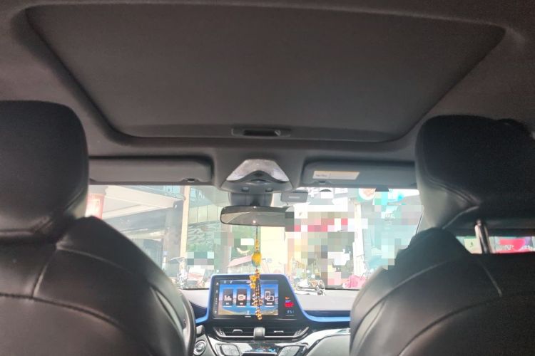 Used Toyota IZOA 2018 2.0L Yixuan Sunroof Version China VI Standard Headliner