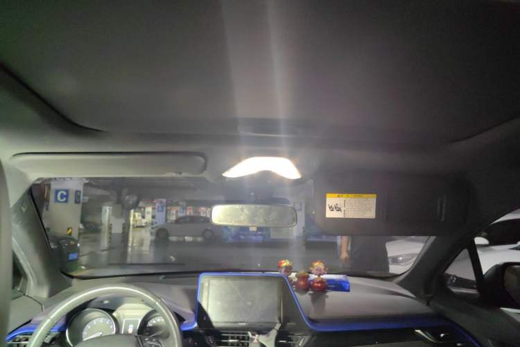 Used Toyota IZOA 2018 2.0L Yichi Version China VI Standard Headliner