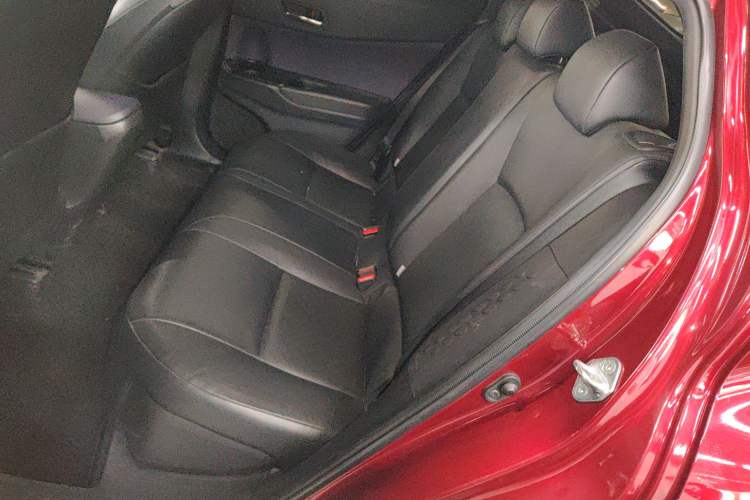 Used Toyota IZOA 2018 2.0L Yichi Version China VI Standard Interior 1