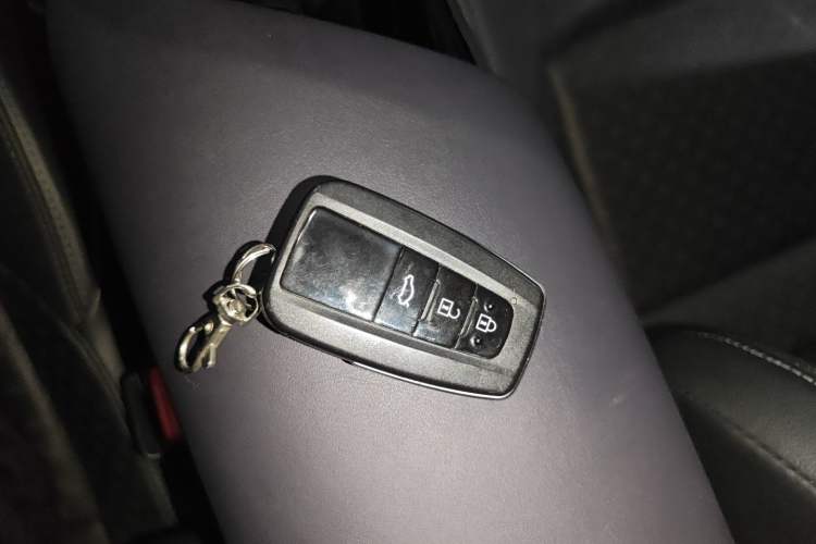 Used Toyota IZOA 2018 2.0L Yichi Version China VI Standard Interior 1