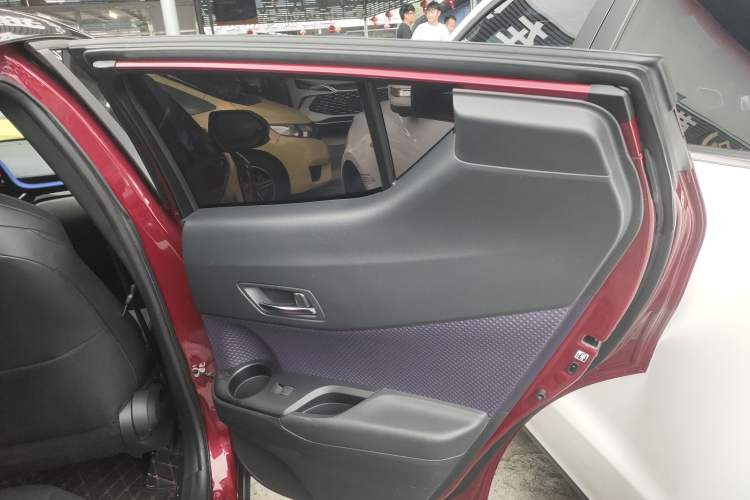 Used Toyota IZOA 2018 2.0L Yichi Version China VI Standard Interior 3