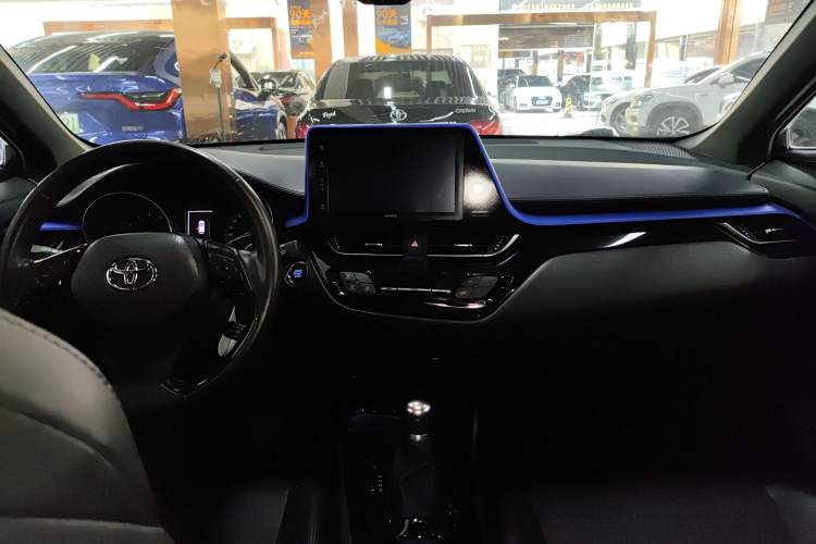 Used Toyota IZOA 2018 2.0L Yichi Version China VI Standard Interior 3