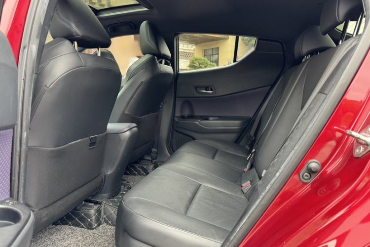 Used Toyota IZOA 2018 2.0L Yichi Version China VI Standard Interior 3