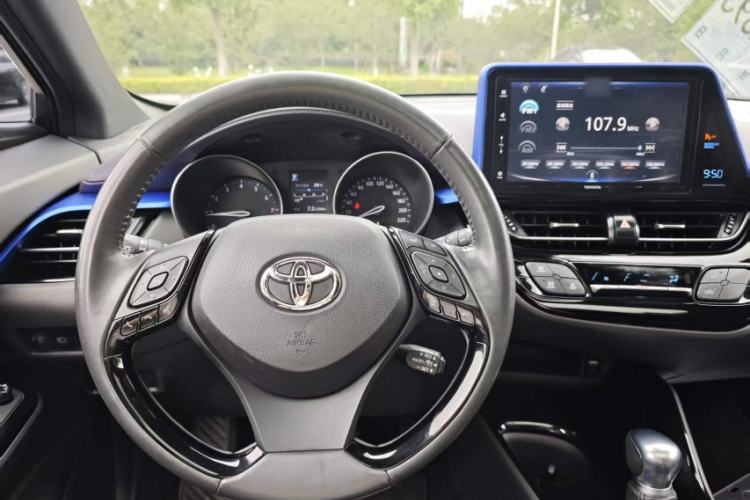 Used Toyota IZOA 2018 2.0L Yichi Version China VI Standard Interior 3
