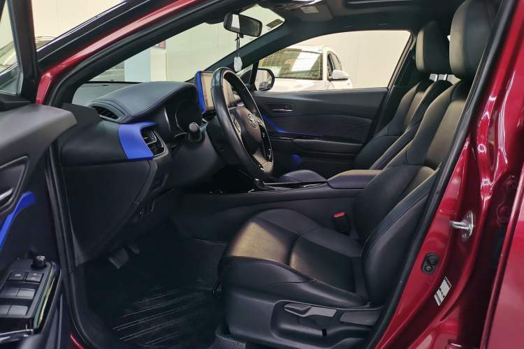 Used Toyota IZOA 2018 2.0L Yichi Version China VI Standard Interior 4
