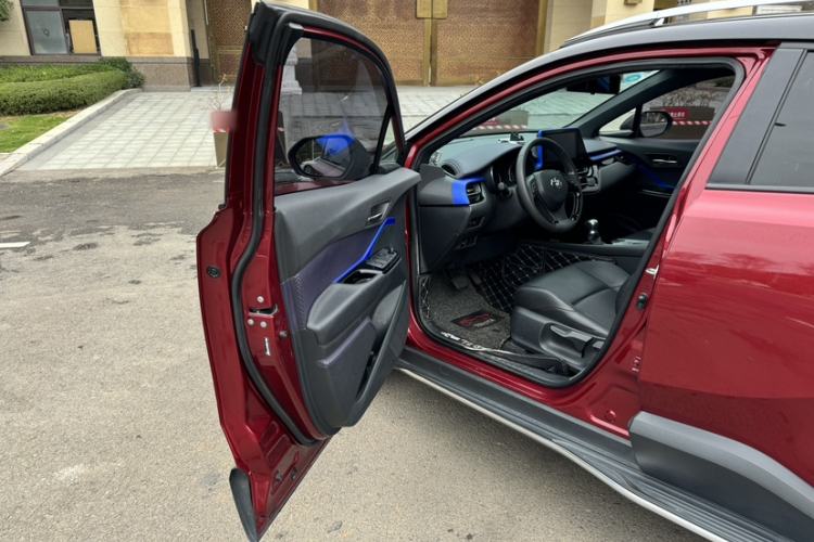 Used Toyota IZOA 2018 2.0L Yichi Version China VI Standard Interior 4