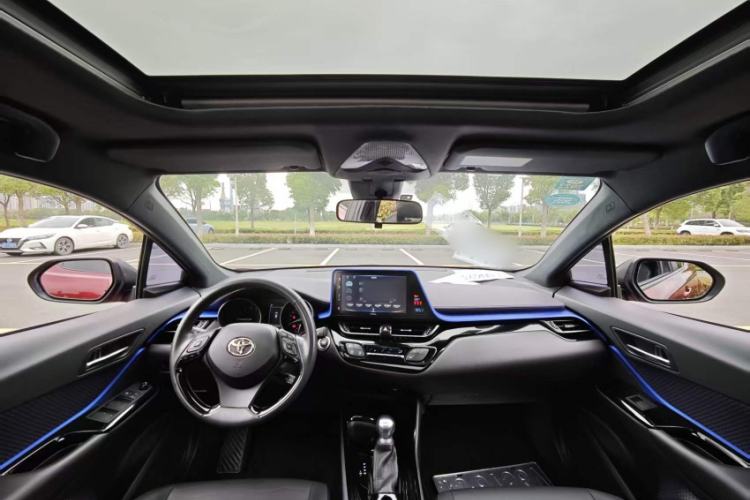 Used Toyota IZOA 2018 2.0L Yichi Version China VI Standard Interior 4