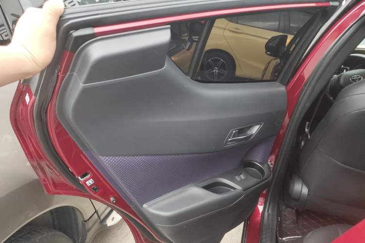 Used Toyota IZOA 2018 2.0L Yichi Version China VI Standard Interior 5