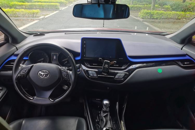 Used Toyota IZOA 2018 2.0L Yichi Version China VI Standard Interior 5