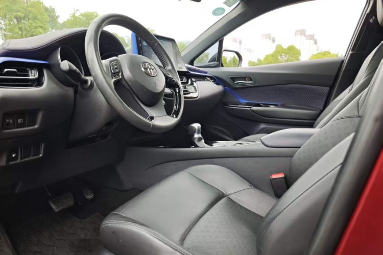 Used Toyota IZOA 2018 2.0L Yichi Version China VI Standard Interior 8