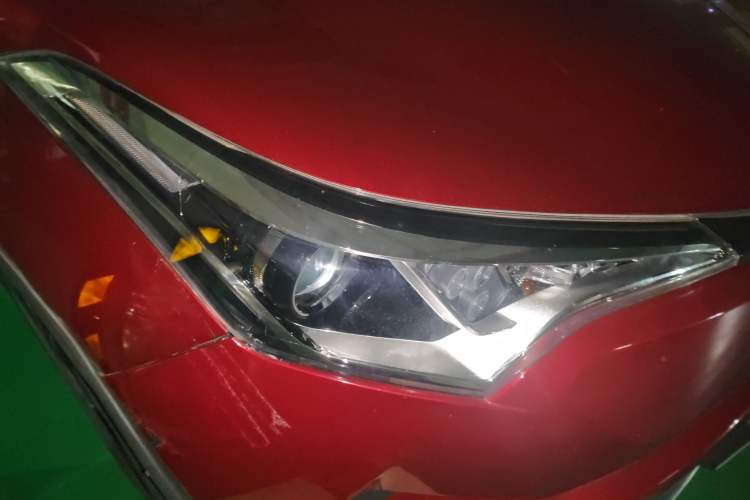 Used Toyota IZOA 2018 2.0L Yichi Version China VI Standard Right Front Headlight
