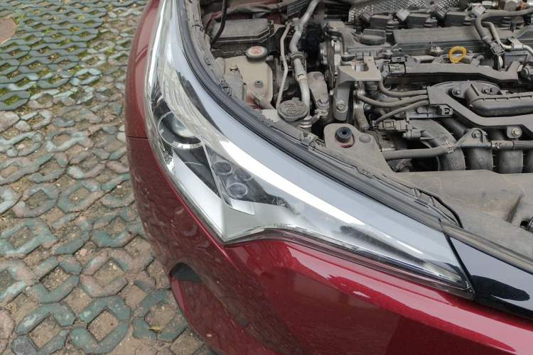 Used Toyota IZOA 2018 2.0L Yichi Version China VI Standard Right Front Headlight
