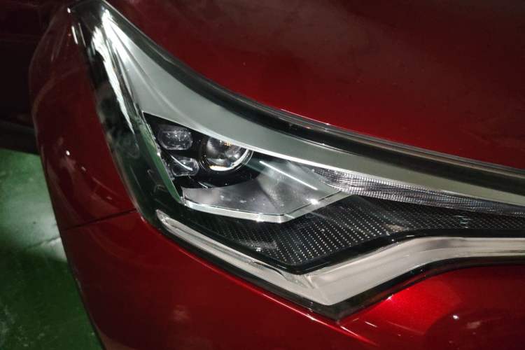 Used Toyota IZOA 2018 2.0L Yixuan Version China V Standard Right Front Headlight