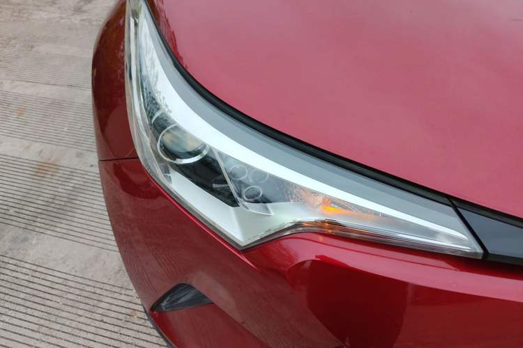 Used Toyota IZOA 2018 2.0L Yichi Version China VI Standard Right Front Headlight