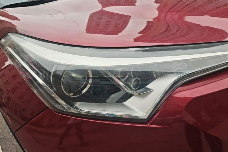 Used Toyota IZOA 2018 2.0L Yixuan Sunroof Version China VI Standard Right Front Headlight