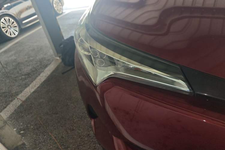 Used Toyota IZOA 2018 2.0L Yichi Version China VI Standard Right Front Headlight